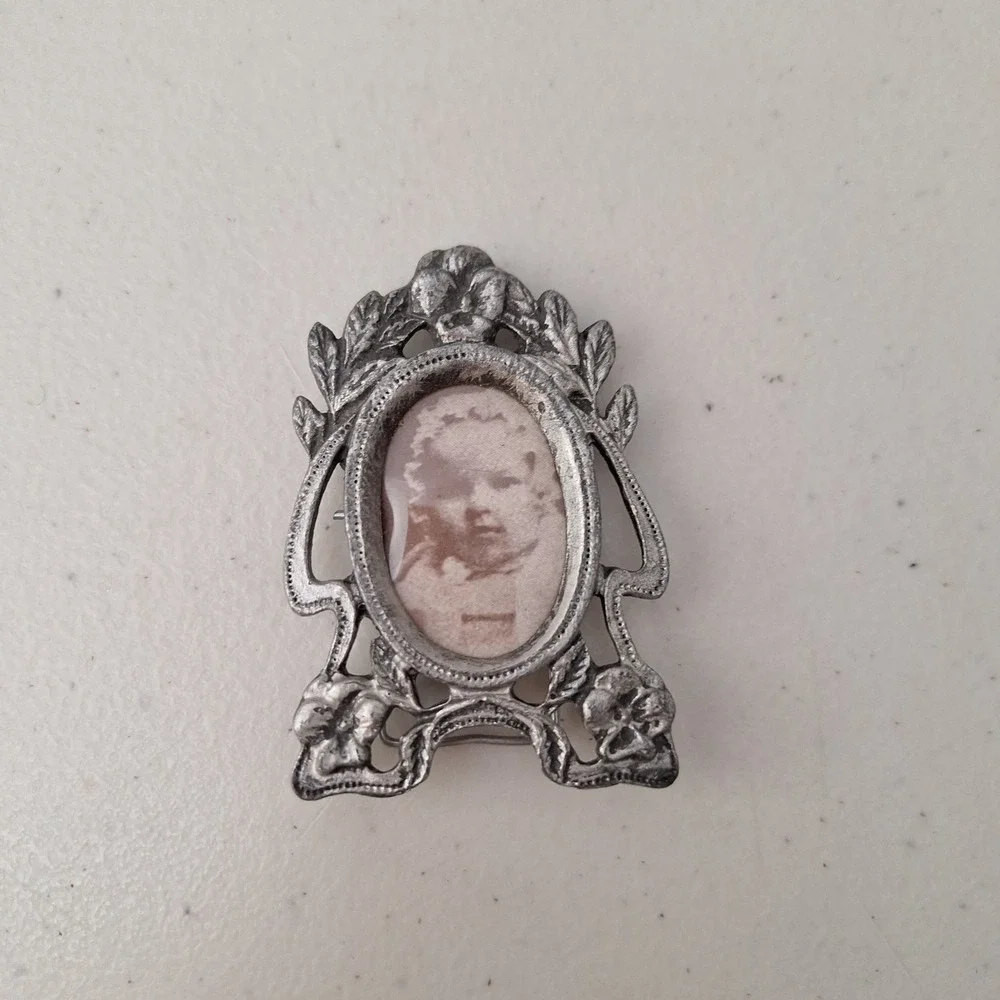 Vintage MCM Pewter Mini Ornate Flower Oval Picture Frame 2.5